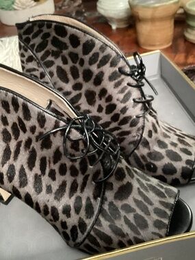 LO- VERNONIA. PICCALO. PONY BOOTS GRAY PEEP TOE SEXY 💃💃💃💃💃